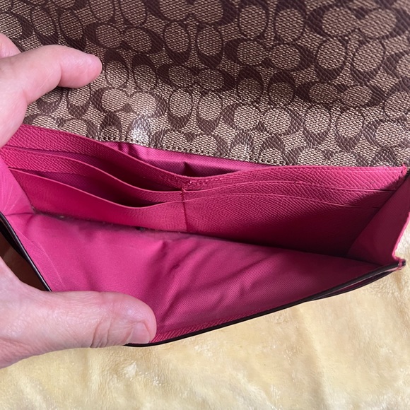 Pre owned pink Coach wallet very good condition a couple of small spots - Picture 4 of 6